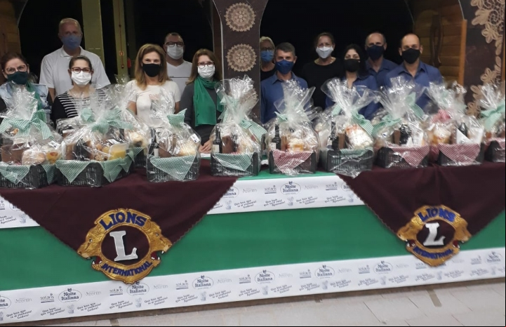 Kitfoto - Foto da Notícia Entrega Doações Kit Noite Italiana